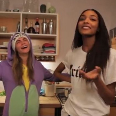 Jourdan Dunn- Cara Delevingne: Δύο supermodels στην κουζίνα