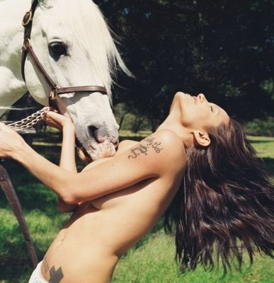 Δείτε sexy αδημοσίευτες φωτογραφίες της Angelina Jolie