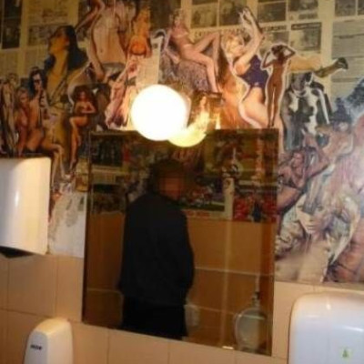 Απίστευτο! Πόσταρε φωτογραφία στο facebook την ώρα που “έκανε την ανάγκη του”