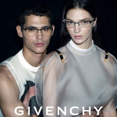 Μινιμαλιστική κομψότητα στην νέα καμπάνια οπτικών Givenchy