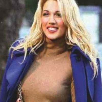 Η Κωνσταντίνα Σπυροπούλου με μαγιό στην παραλία (φωτό)