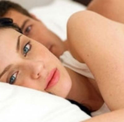 4 σημάδια που δείχνουν ότι δεν έχει ξεπεράσει την πρώην του!