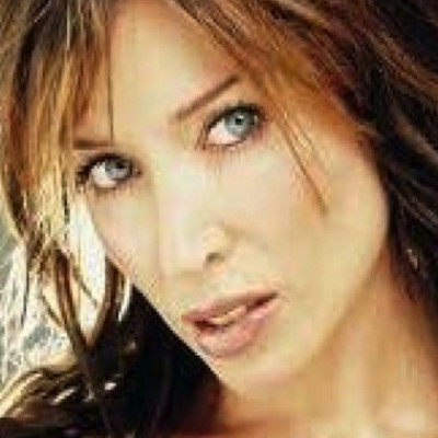 Dannii Minogue: Με κορμί 20χρόνης η σέξι μαμά! Ποια είναι τα μυστικά της;