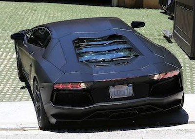 Ποιος διάσημος star βρήκε το αξίας 750.000 δολαρίων αμάξι του τρακαρισμένο;