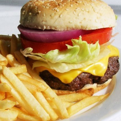 Γλιτώστε έως και 500 θερμίδες από το burger σας