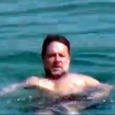 Οι απλωτές του Russell Crowe στην Μύκονο πριν φύγει για Τουρκία