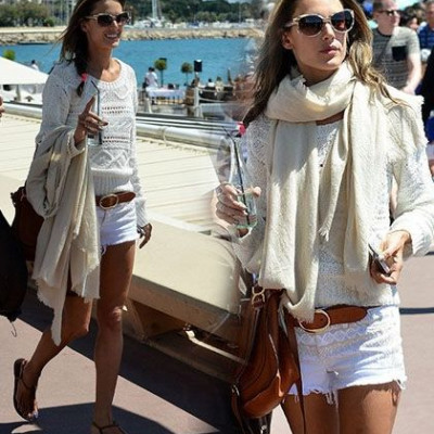 Alessandra Ambrosio: στα λευκά στη Γαλλική Ριβιέρα