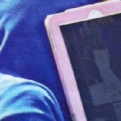 Η Ελένη κρύβει τον εαυτό της με τον εαυτό της!