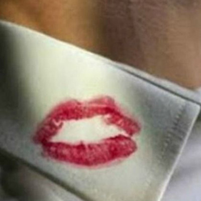 Ξέχασε το Facebook ανοιχτό και είδε ότι την απατά  - Δείτε τι του έκανε