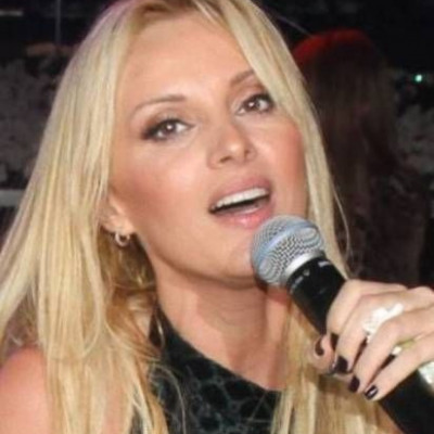 Πέγκυ Ζήνα: Ολοκληρώνει τις εμφανίσεις της νωρίτερα και ετοιμάζεται να υποβληθεί σε εγχείρηση. Τι της συνέβη;