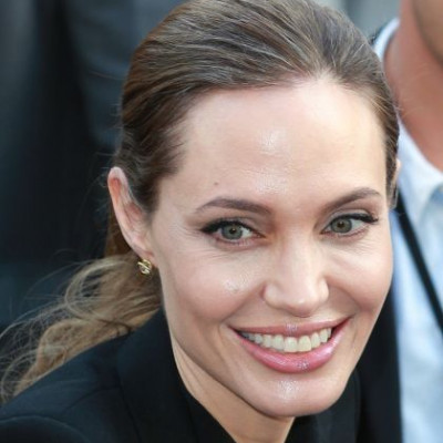 Angelina Jolie: Δείτε την, στα 16 της, να κάνει τα πρώτα της βήματα στον χώρο του modeling