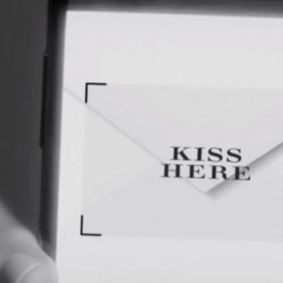 Στείλτε φιλάκια Burberry!