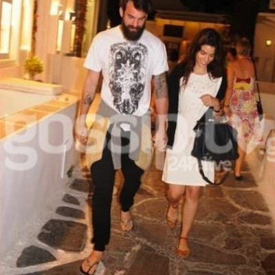 Σωτηροπούλου-Αλεξάνδρου: Χερι-χέρι στα δρομάκια της Μυκόνου!