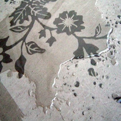 Το πεζοδρόμιο που μετατρέπεται σε λουλούδια όταν βραχεί!(βίντεο)