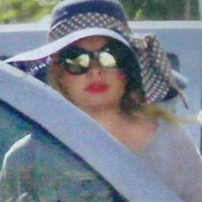 Το «Αλίκη Βουγιουκλάκη» καπέλο της Ελένης Μενεγάκη!