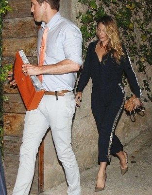 Πού πας βρε Blake με τη φόρμα σε δείπνο;