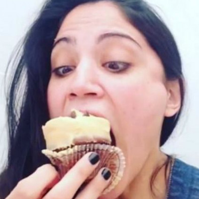 Λατρεύει τα cupcakes και το δείχνει η Μαίρη Συνατσάκη!!