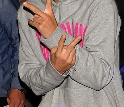 Ποιος διάσημος star έκανε την ανάγκη του σε κουβά προκαλώντας σάλο;