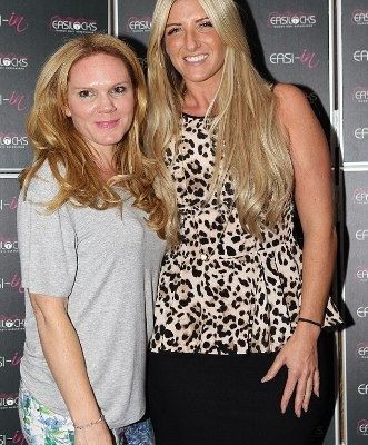 Δεν θα πιστεύετε ποιου διάσημου ζευγαριού αδερφές είναι οι χαμογελαστές κυρίες