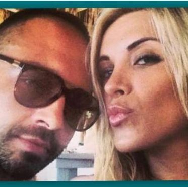 Δείτε την Καινούργιου να κάνει μασάζ στον αγαπημένο της στην παραλία!