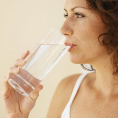 5 τρόποι να νιώσετε λεπτότερη μέχρι αύριο!