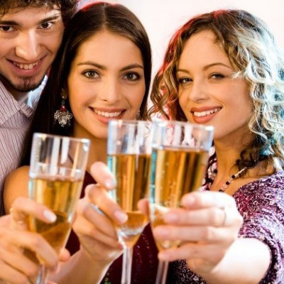 4 βήματα για... γνωριμίες σε πάρτι!