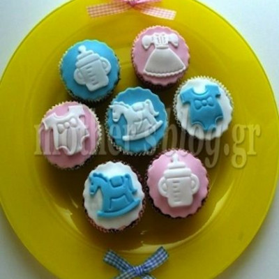 Φτιάξτε μόνοι σας cupcakes για τη βάπτιση του παιδιού σας!