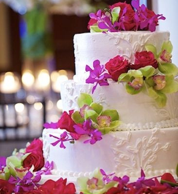 Θέλετε λουλούδια στην γαμήλια τούρτα; Επιλέξτε την οικονομική λύση