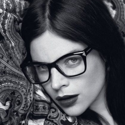 Η Julia Restoin Roitfeld στην eyewear καμπάνια του Givenchy