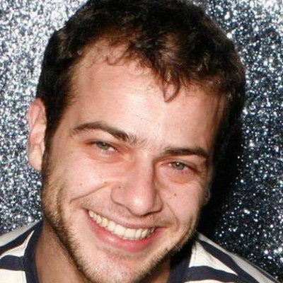 Ορέστης Τζιόβας: «Δεν θεωρώ ότι έπεσα κοινωνικά επειδή δουλεύω σε καφέ»