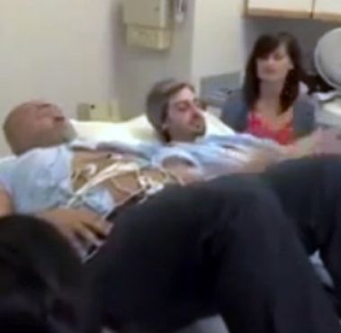 Απίστευτο! Άντρες βίωσαν τεχνητούς πόνους τοκετού για να πουν την εμπειρία τους! (βίντεο)