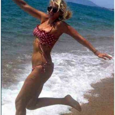 Κωνσταντίνα Σπυροπούλου: Οι ναζιάρικες πόζες στην παραλία!