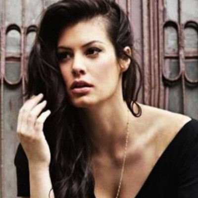 Η Μαρία Κορινθίου εξομολογείται: «Χτυπιόμουν στον καναπέ, έκλαιγα κι φώναζα αφήστε με να βγω έξω»