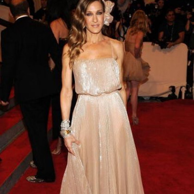 H Sarah Jessica Parker δεν πληρώθηκε από τον οίκο Halston