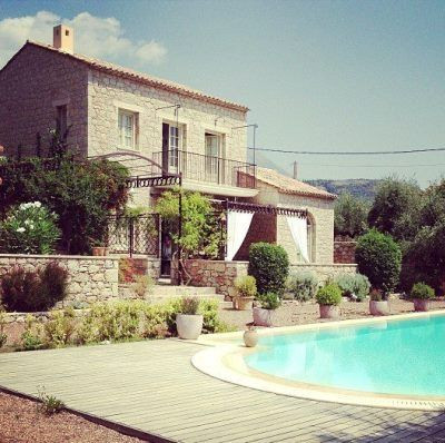 Το σπίτι των ονείρων μας, χωρίς τους φίλους μας, δεν αξίζει μία!