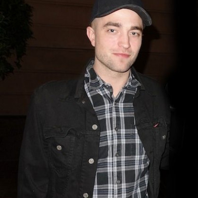 Robert Pattinson: με πόσες κοπέλες βγαίνει ταυτόχρονα ο φρεσκοχωρισμένος ηθοποιός;