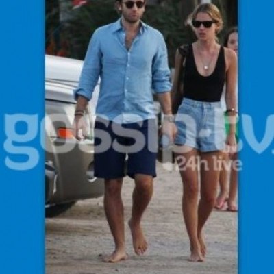 Ευγενία Νιάρχου-Χρήστος Οικονόμου: Ξυπόλητοι στην Μύκονο!