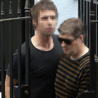 Απέκτησε παιδί με μία δημοσιογράφο, τον χώρισε η σύζυγός του και τώρα κυκλοφορεί με την γραμματέα του: Ποιος είναι;