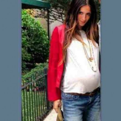 Δείτε την εγκυμονούσα Σοφία Καρβέλα στην παραλία!