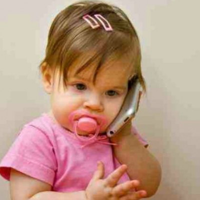 Από 7,5 ετών αποκτούν το πρώτο τους κινητό τα παιδιά στην Βρετανία