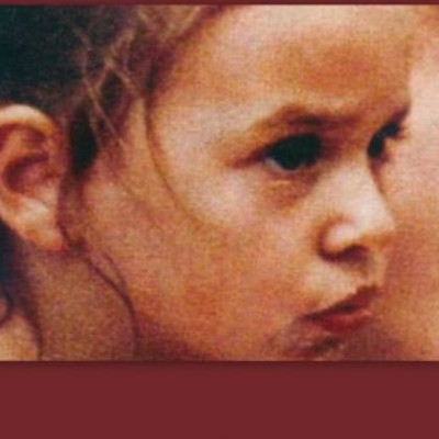 Αναγνωρίζετε το γλυκό κοριτσάκι της φωτογραφίας;