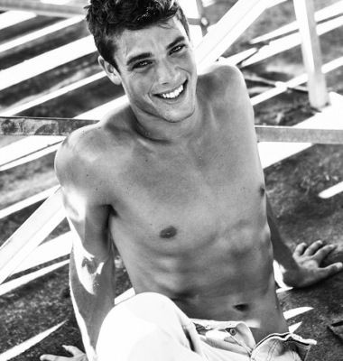 4 λόγοι για τους οποίους οι άντρες είναι ακαταμάχητοι κατά τη διάρκεια του καλοκαιριού!