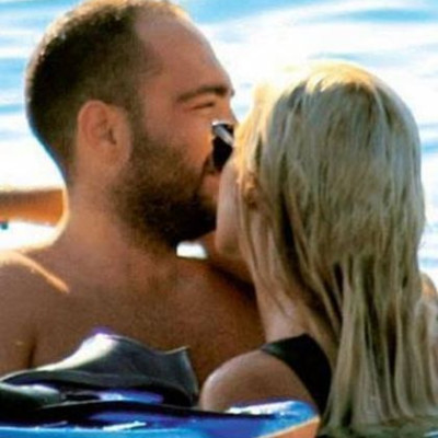 Το σέξι μαγιό της Καινούργιου και τα τρυφερά ενσταντανέ με τον σύντροφό της!