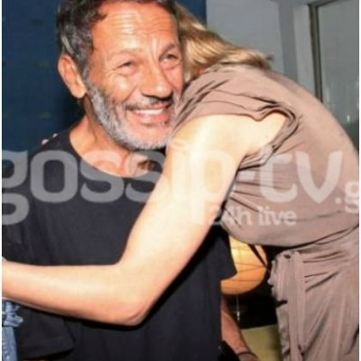 Η αγκαλιά της Σμαράγδας Καρύδη στον πρώην σύντροφό της, Σταύρο Ξαρχάκο