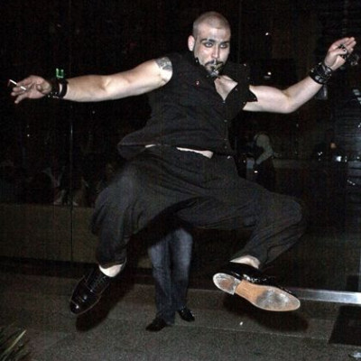 Ποιος είναι ο διάσημος πατέρας αυτού του τρομακτικού τύπου;