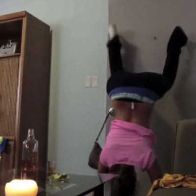 Το twerking της συμφοράς: Δείτε το «τρομακτικό» πάθημα νεαράς στην προσπάθειά της να φανεί σέξι!