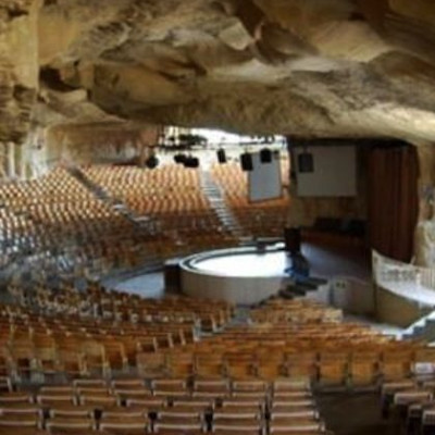 Μια εκκλησία μέσα σε σπηλιά (pics)