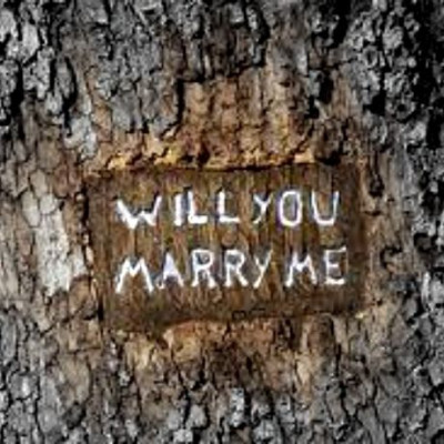 Έχουμε σχέση 5 χρόνια, μένουμε μαζί, περνάμε καλά, αγαπιόμαστε, αλλά δεν μπορώ να καταλάβω γιατί δεν κάνει το επόμενο βήμα. Τι περιμένει;