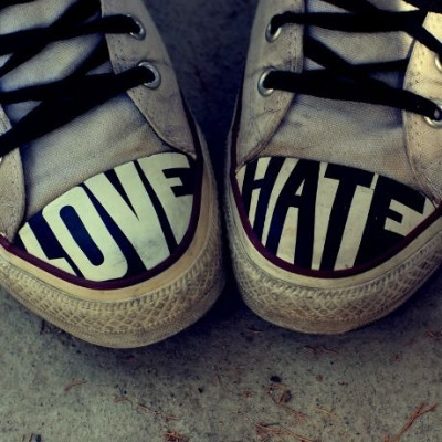 Έχουν περάσει 7 χρόνια, μου φέρθηκε με τον χειρότερο τρόπο, με πλήγωσε, αλλά εγώ ακόμα τον σκέφτομαι. Και τώρα θέλω να του μιλήσω και να τα βγάλω από μέσα μου. Τι να κάνω;