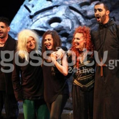 Πως ο Νίκος Καρβέλας έκλεψε την παράσταση στην χθεσινή πρεμιέρα της Άννας Βίσση